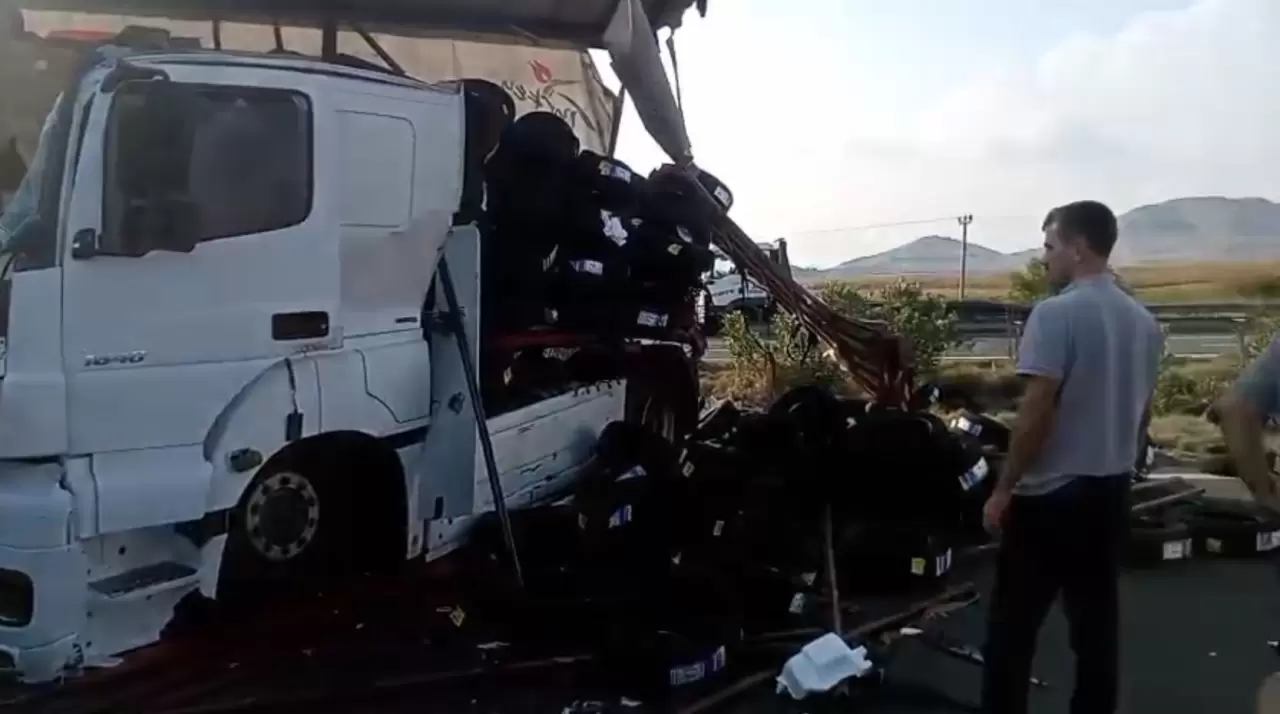 İki tır çarpıştı, 1 ağır yaralı 5