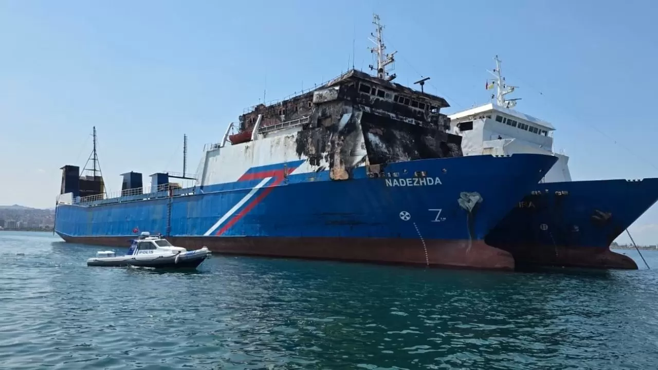 Rusya açıklarında dron saldırısına uğrayan Türk sahipli gemi Samsun’a getirildi 7