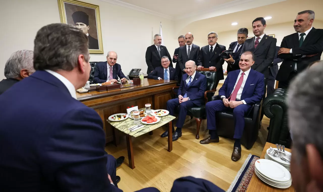 MHP Lideri Bahçeli'den TBMM Başkanı Kurtulmuş'a hediye 7