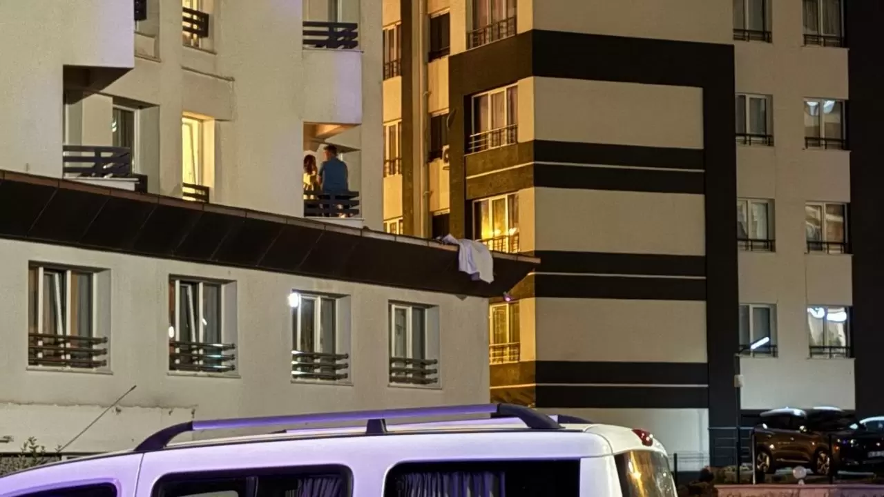 Genç kadını 5’inci kattan aşağı attı 6