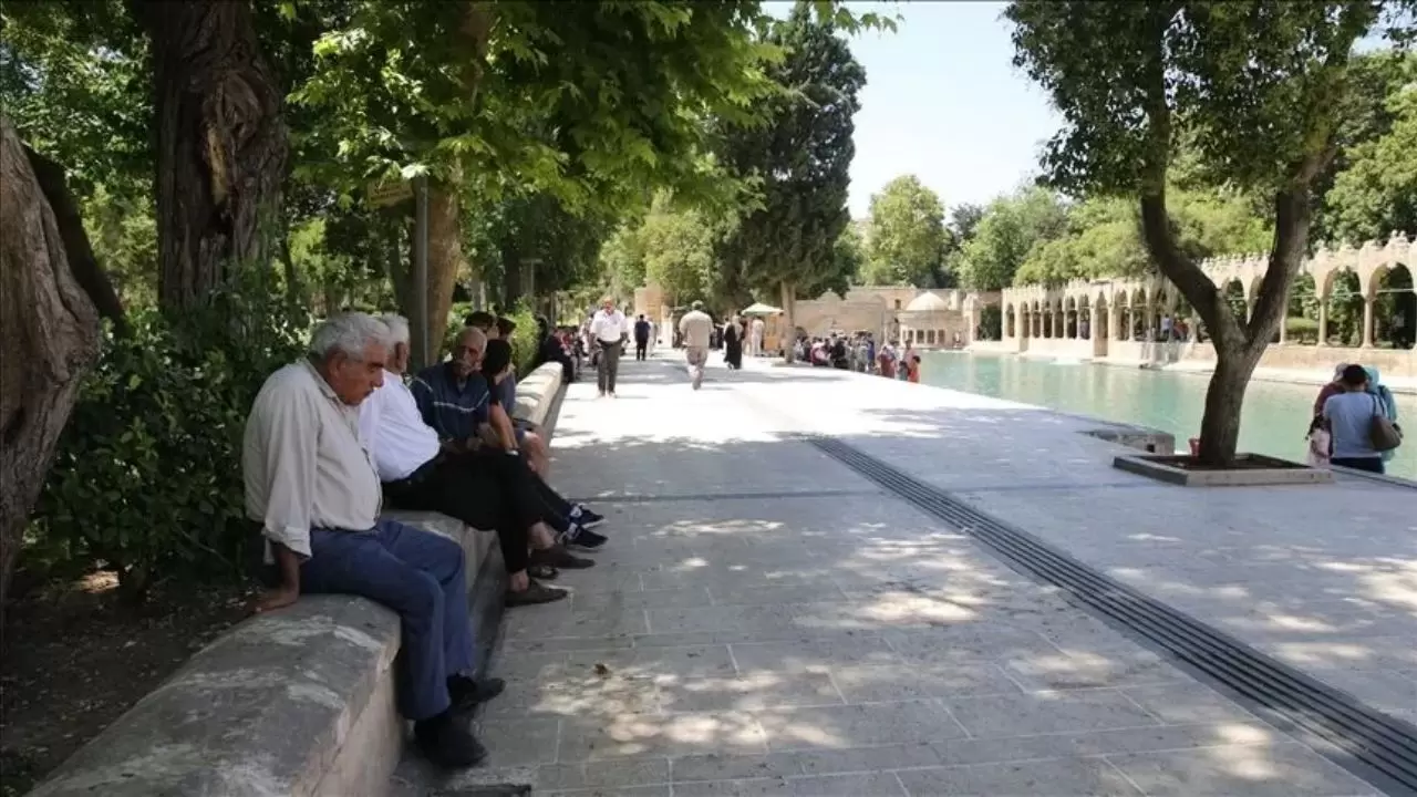 Meteoroloji uyardı: İstanbul ve Bursa'ya sağanak, Karadeniz'de kuvvetli yağış! Rüzgar fırtına şiddetinde 9