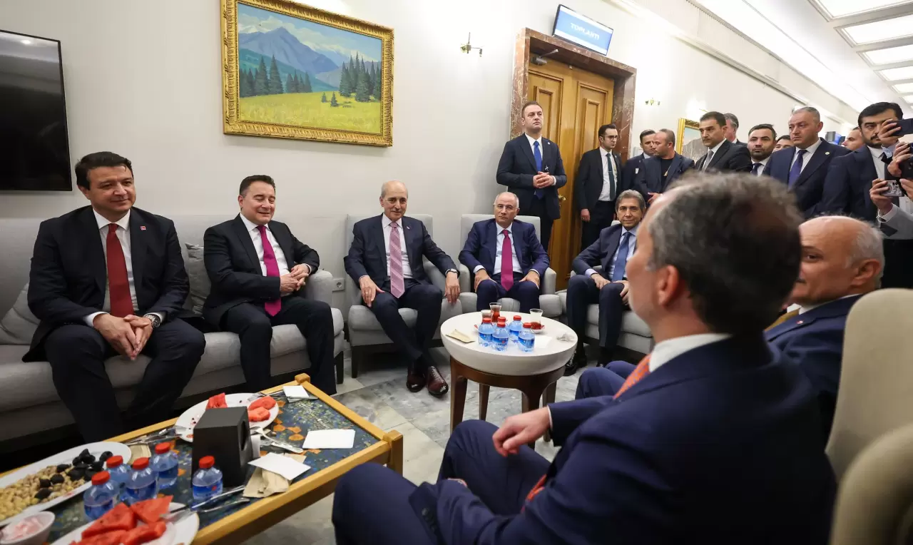 MHP Lideri Bahçeli'den TBMM Başkanı Kurtulmuş'a hediye 4