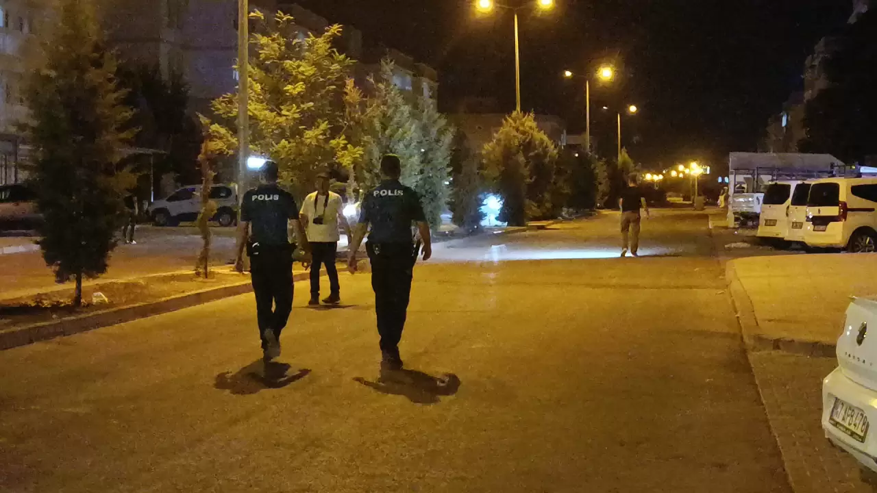 Mardin'de maskeli ve motosikletli 2 şüpheliden iş yerine silahlı saldırı 3