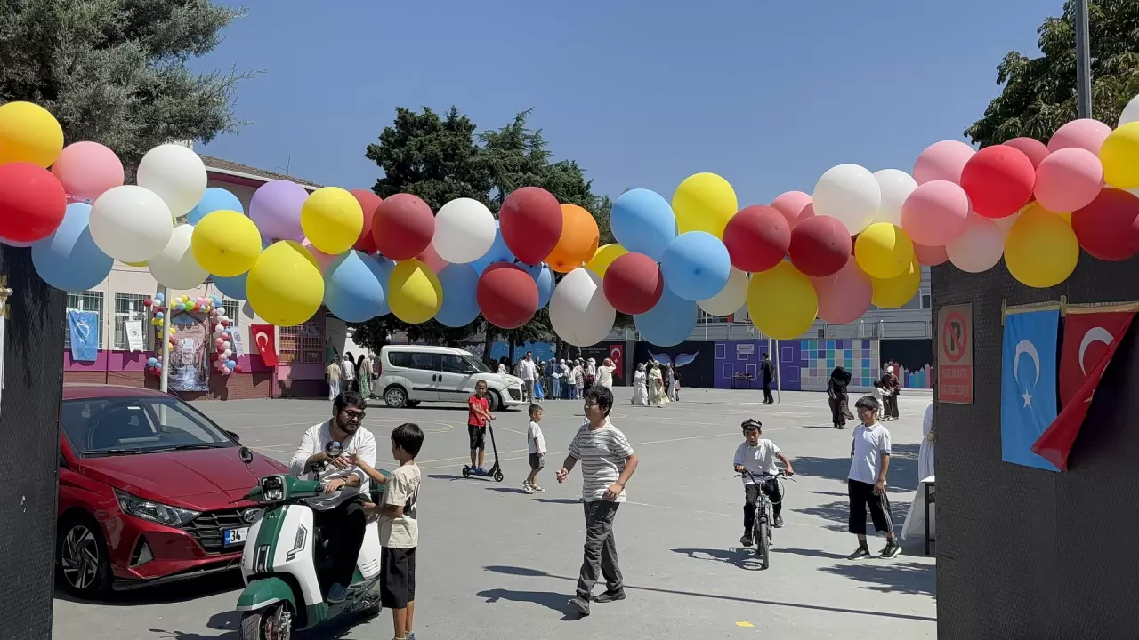 Küçükçekmece’de Uygur kültürü çocukların oyunlarıyla yaşatıldı 9