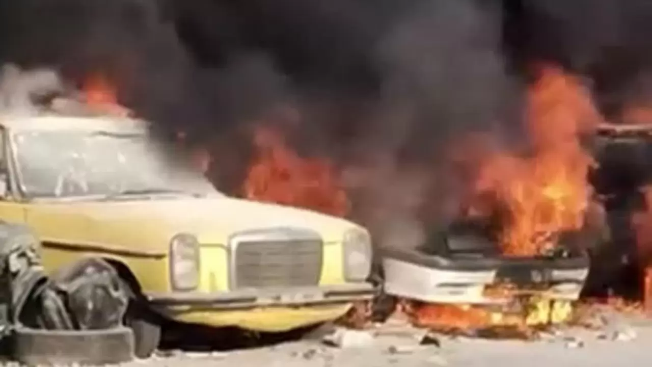 Alevler 4 otomobili kullanılamaz hale getirdi 4
