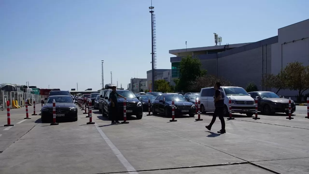 Gurbetçilerin Avrupa’ya dönüş yolculuğu başladı 3