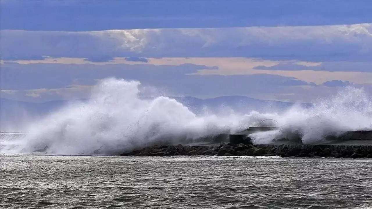 Meteoroloji uyardı: İstanbul ve Bursa'ya sağanak, Karadeniz'de kuvvetli yağış! Rüzgar fırtına şiddetinde 3