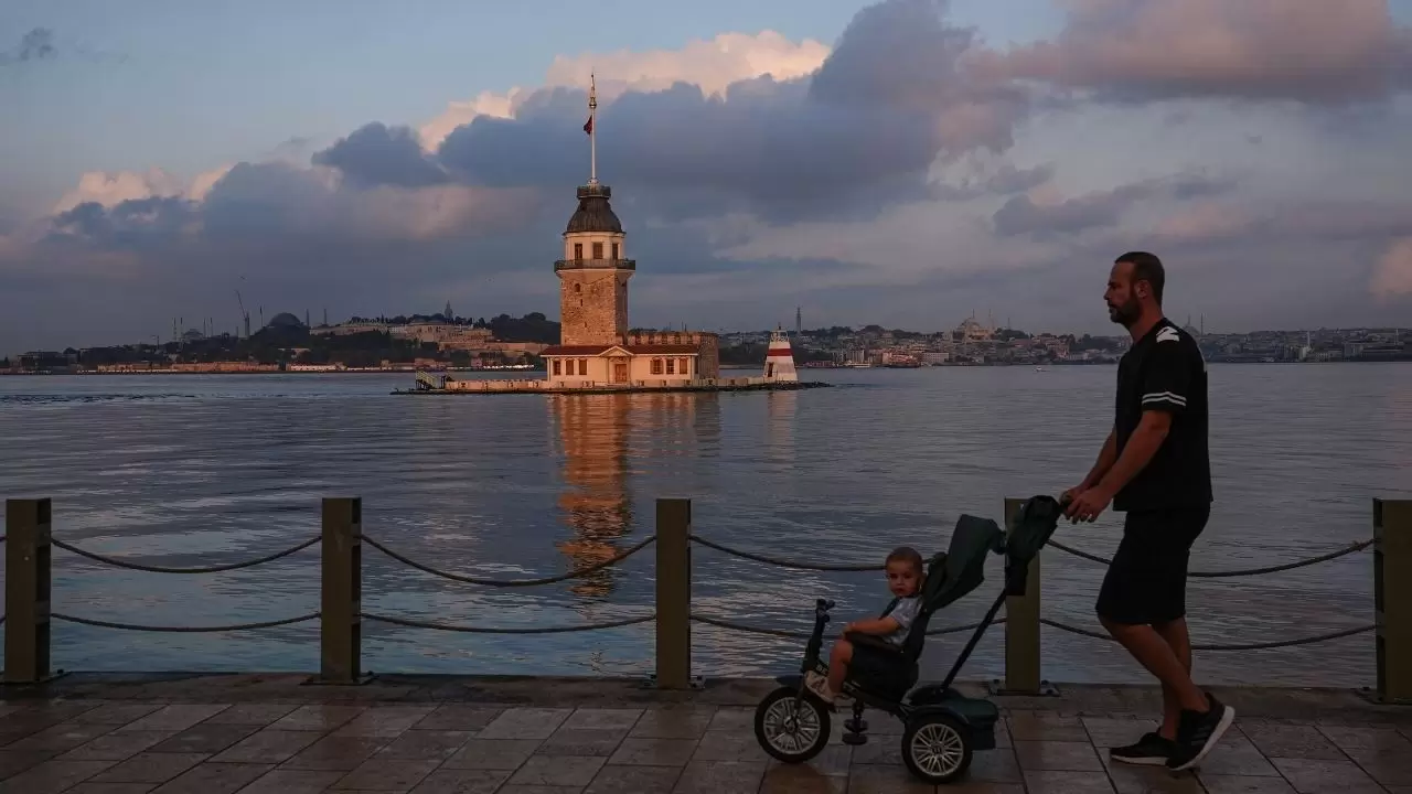 Kız Kulesi ve 15 Temmuz Şehitler Köprüsü eşliğinde güzel görüntü 11