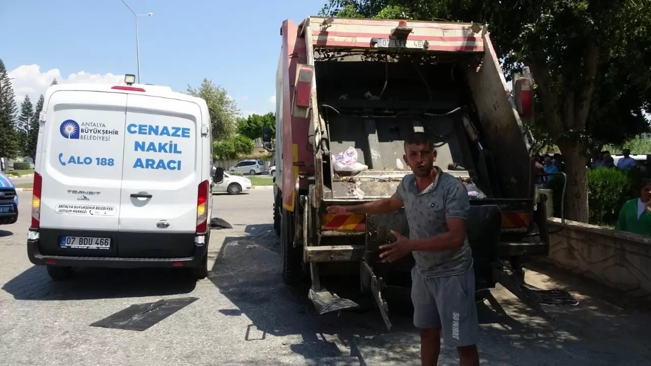 Temizlik işçisi çöp kamyonunun altında kalarak hayatını kaybetti 1