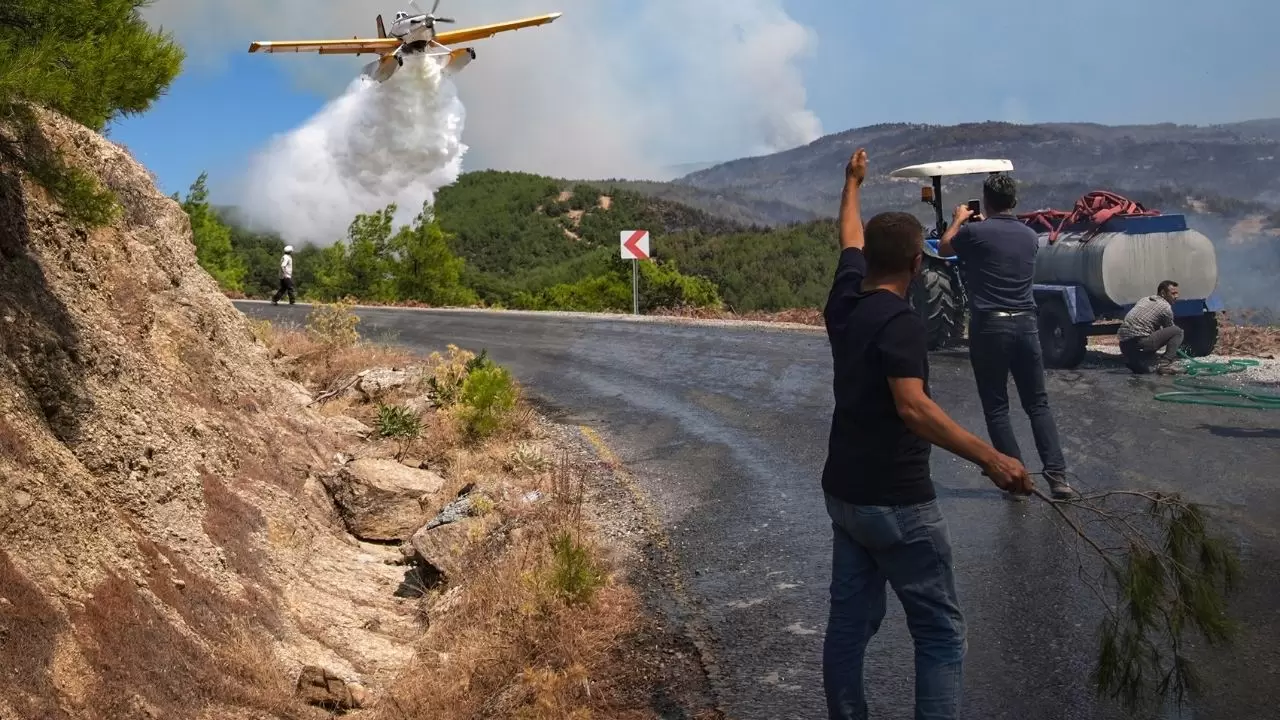 Aydın'da orman yangını 3. gününde! Ekipler havadan ve karadan müdahale ediyor 1