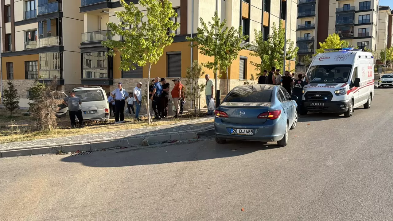 Eskişehir’de otomobil ile kamyonet çarpıştı: 6 yaralı 1