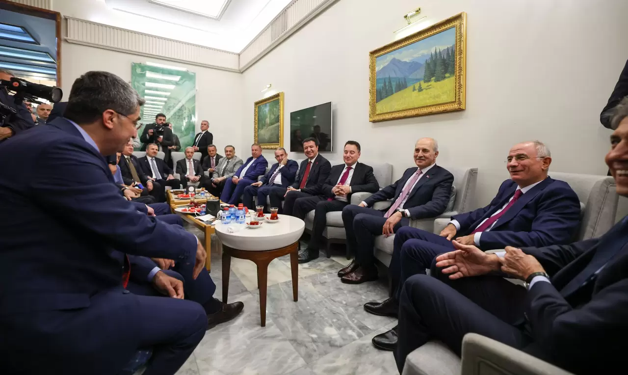 MHP Lideri Bahçeli'den TBMM Başkanı Kurtulmuş'a hediye 3