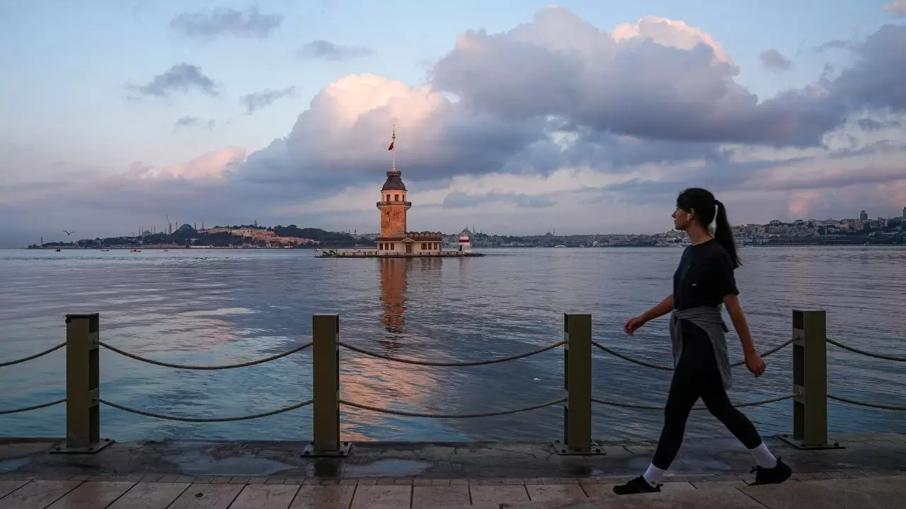 Kız Kulesi ve 15 Temmuz Şehitler Köprüsü eşliğinde güzel görüntü 13