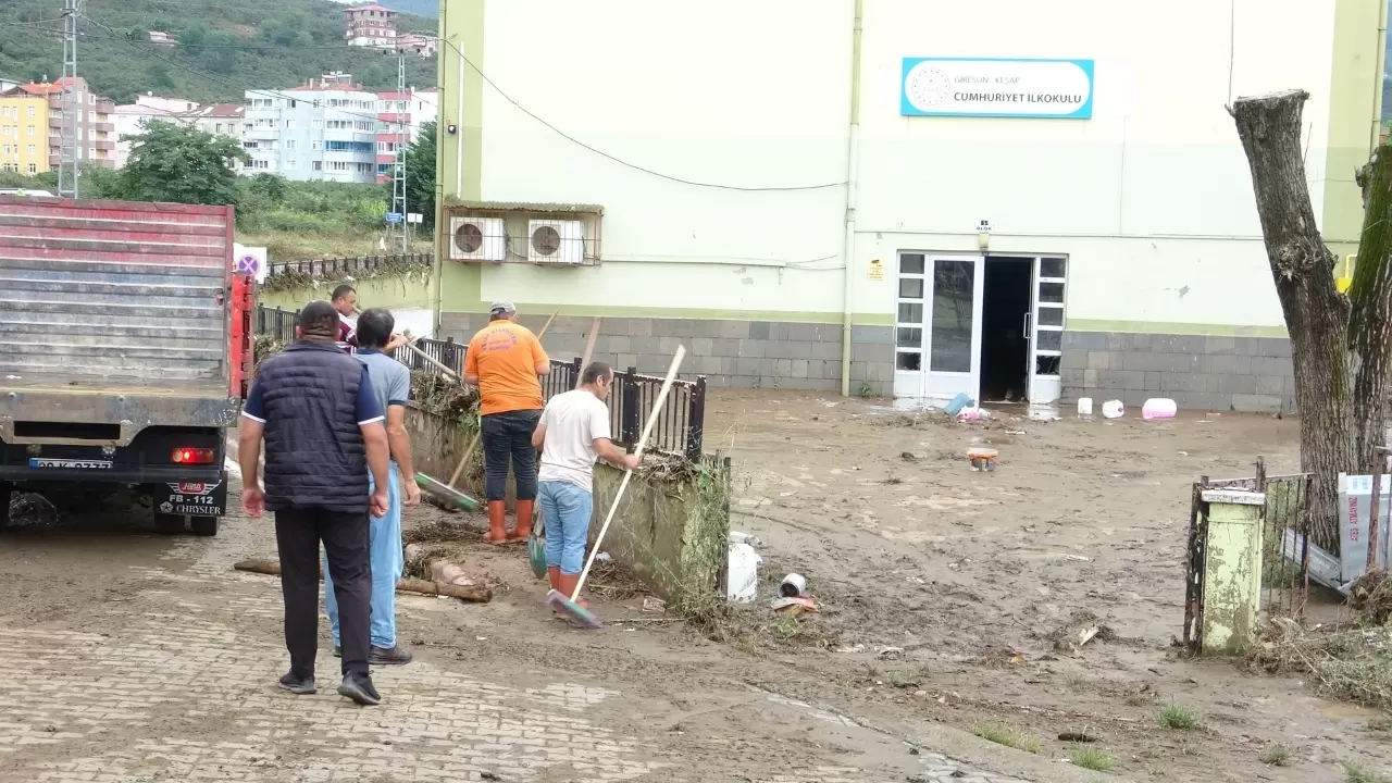 Giresun’da şiddetli yağış sonrası taşkın! 3