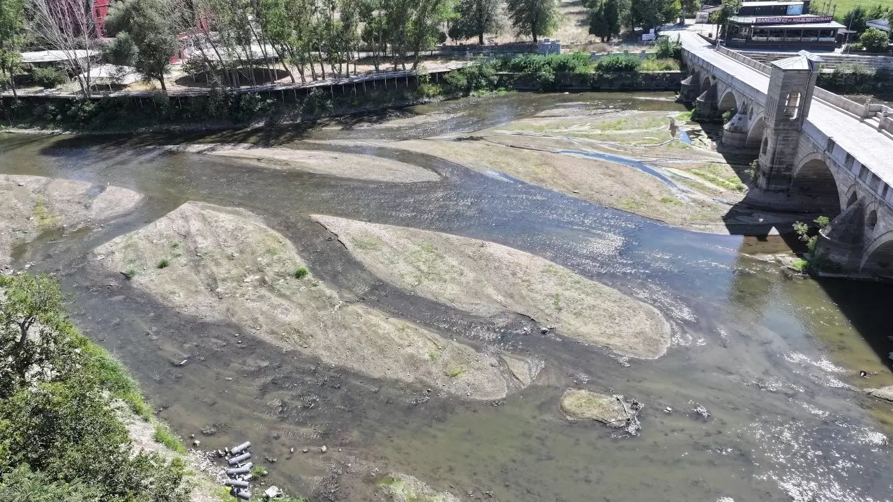 Tunca Nehri'nde su seviyesi hızla düşüyor 1