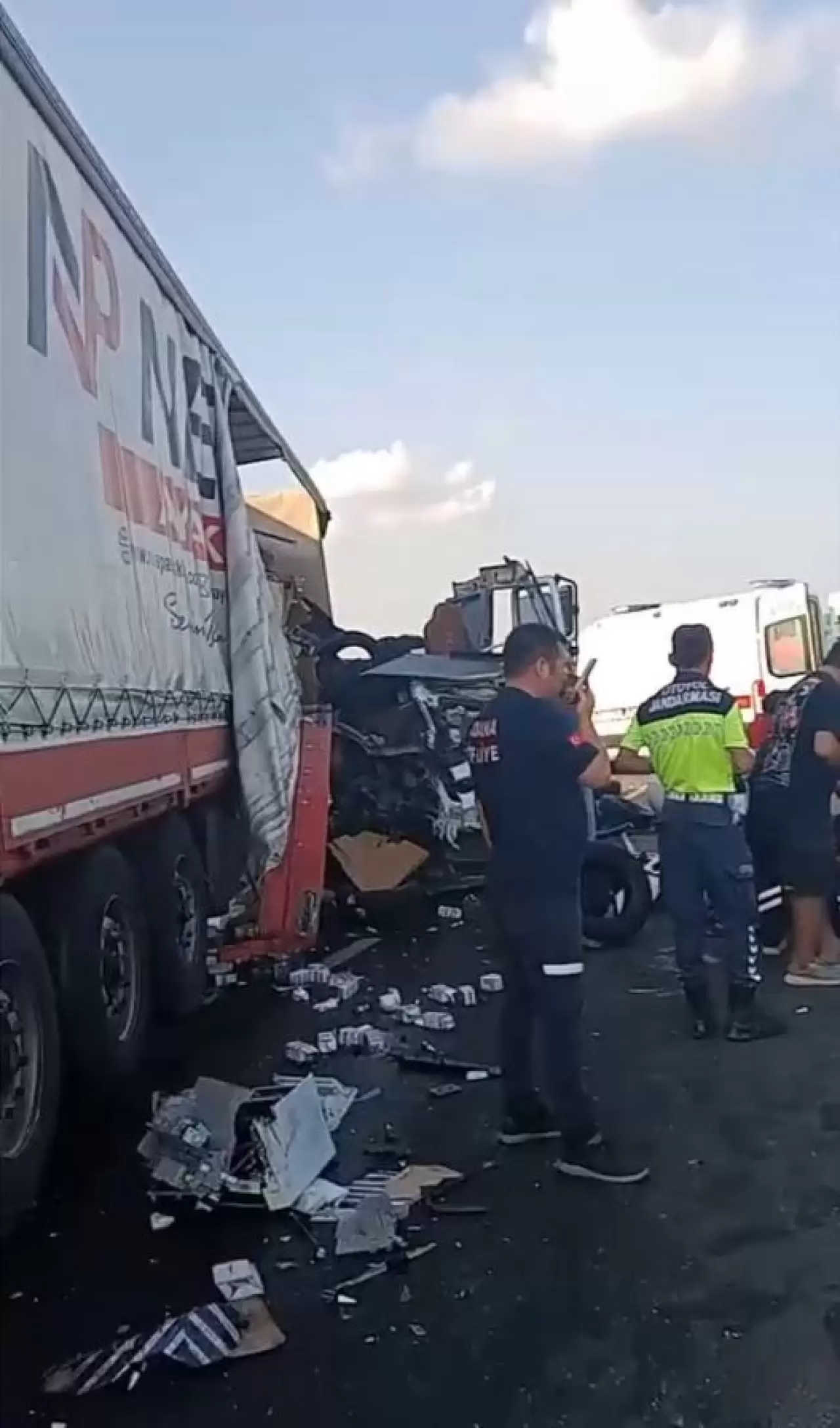 İki tır çarpıştı, 1 ağır yaralı 2