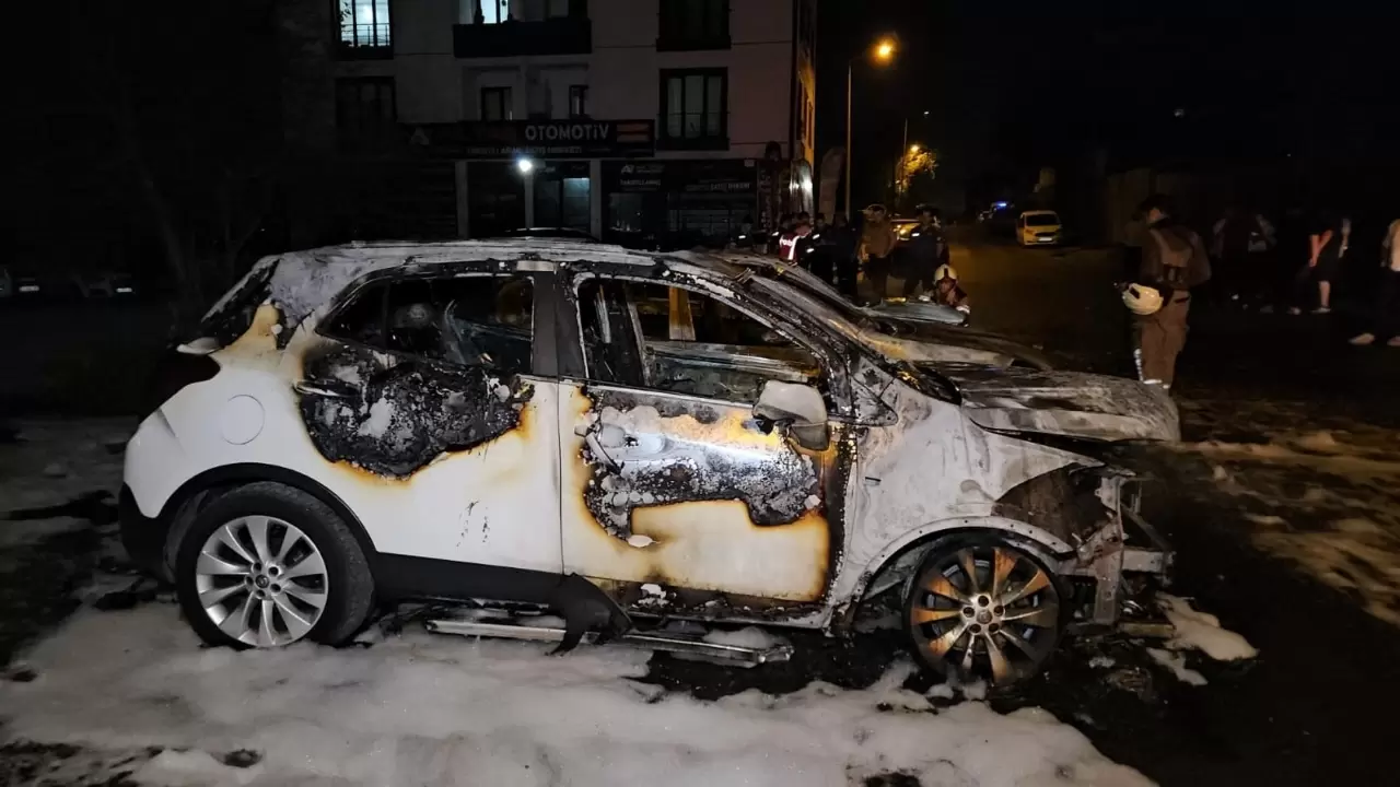 İstanbul’da oto galeride korkutan yangın 1