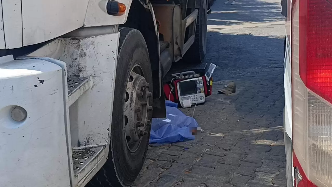 Temizlik işçisi çöp kamyonunun altında kalarak hayatını kaybetti 7
