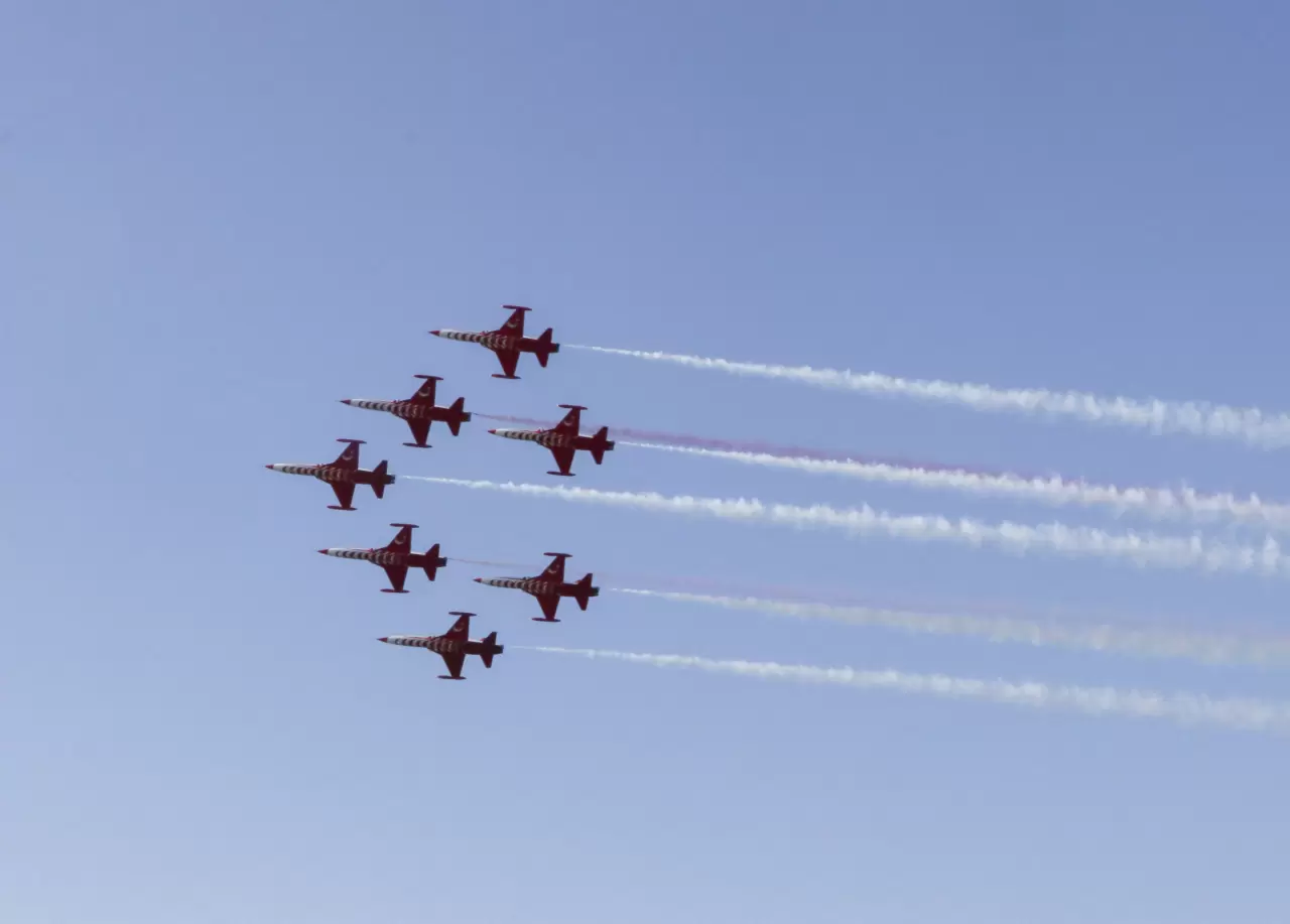 Türk Yıldızları'ndan Yalova semalarında nefes kesen gösteri 1