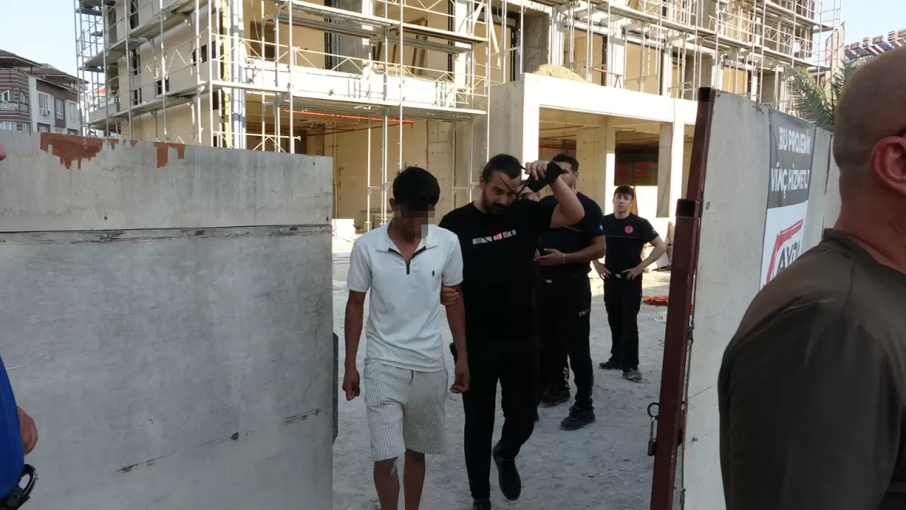 Alacaklarını isteyen işçi 10 katlı inşaatın çatısına çıktı! Ödeme dekontunu görünce aşağı indi 1