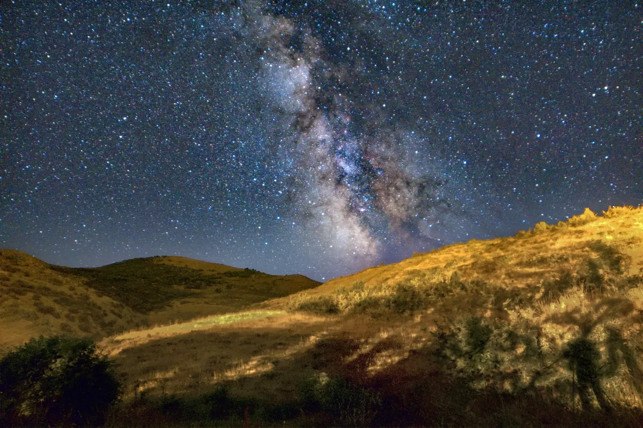 Bitlis'te gökyüzü şöleni! Perseid meteor yağmuru Samanyolu ile buluştu 3