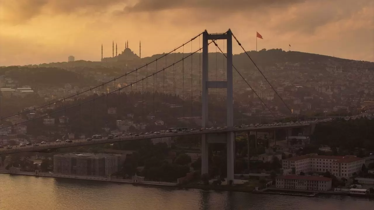Kız Kulesi ve 15 Temmuz Şehitler Köprüsü eşliğinde güzel görüntü 4