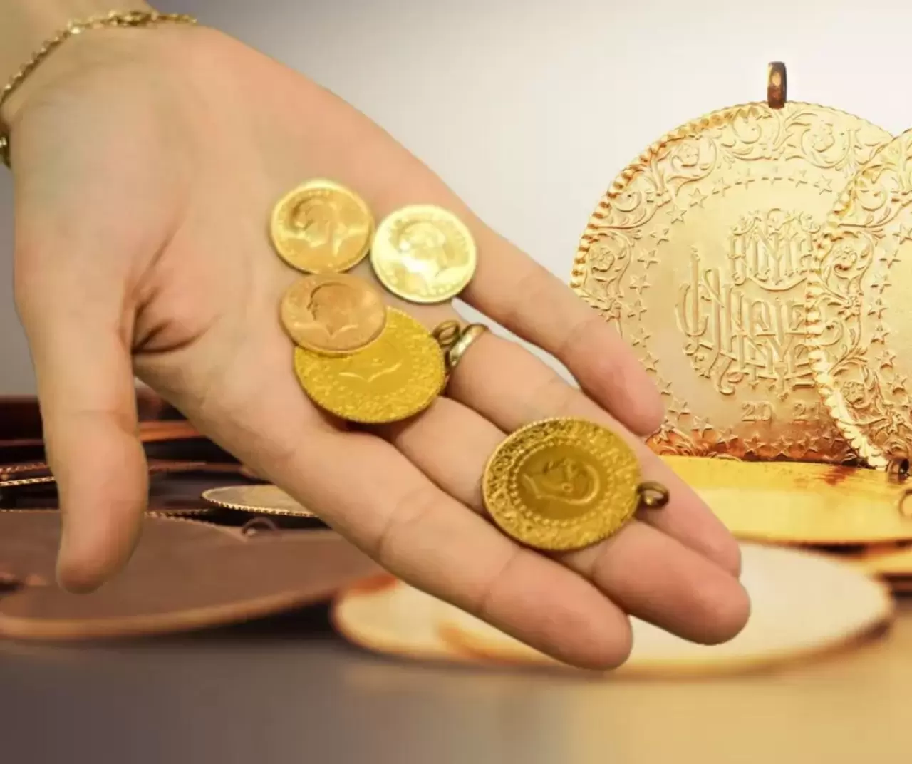 Gram altın 7 bin 30 liradan işlem görüyor 5