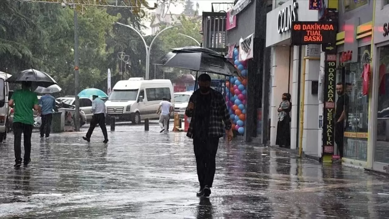 Meteoroloji uyardı: İstanbul ve Bursa'ya sağanak, Karadeniz'de kuvvetli yağış! Rüzgar fırtına şiddetinde 4