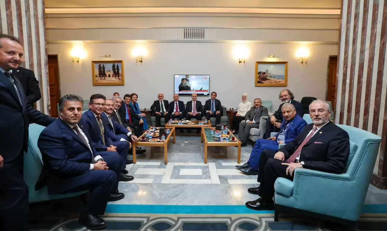 MHP Lideri Bahçeli'den TBMM Başkanı Kurtulmuş'a hediye 9