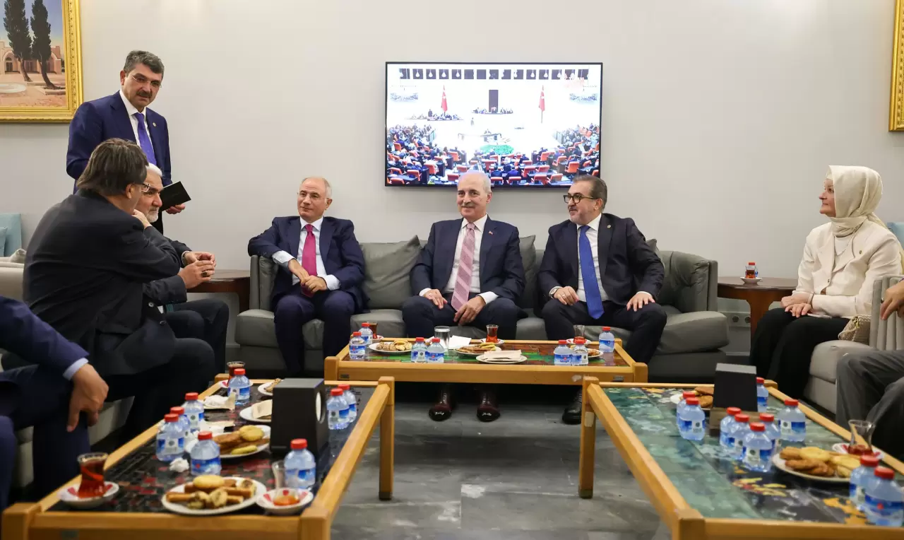 MHP Lideri Bahçeli'den TBMM Başkanı Kurtulmuş'a hediye 11