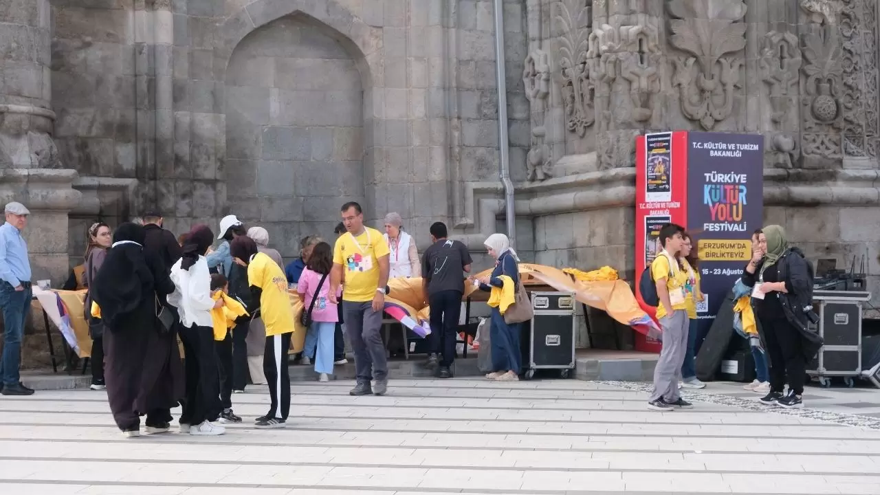 FotoMaraton ve “Osmanlı’nın Mukaddes Emanetleri” sergisi ilgi gördü 7