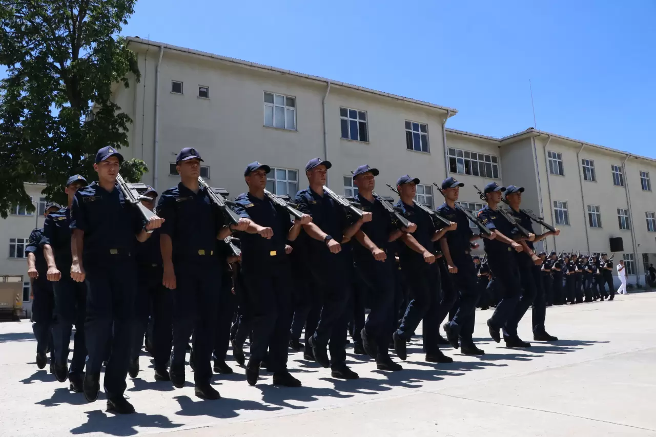 İlk kez kadın adaylar kabul edildi! Geleceğin deniz astsubayları zorlu eğitimden geçiyor 12