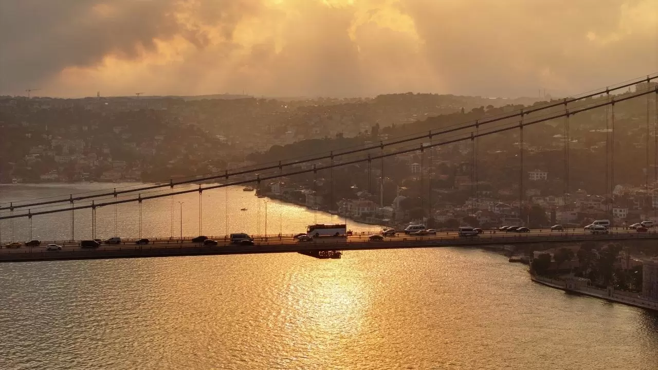 Kız Kulesi ve 15 Temmuz Şehitler Köprüsü eşliğinde güzel görüntü 2
