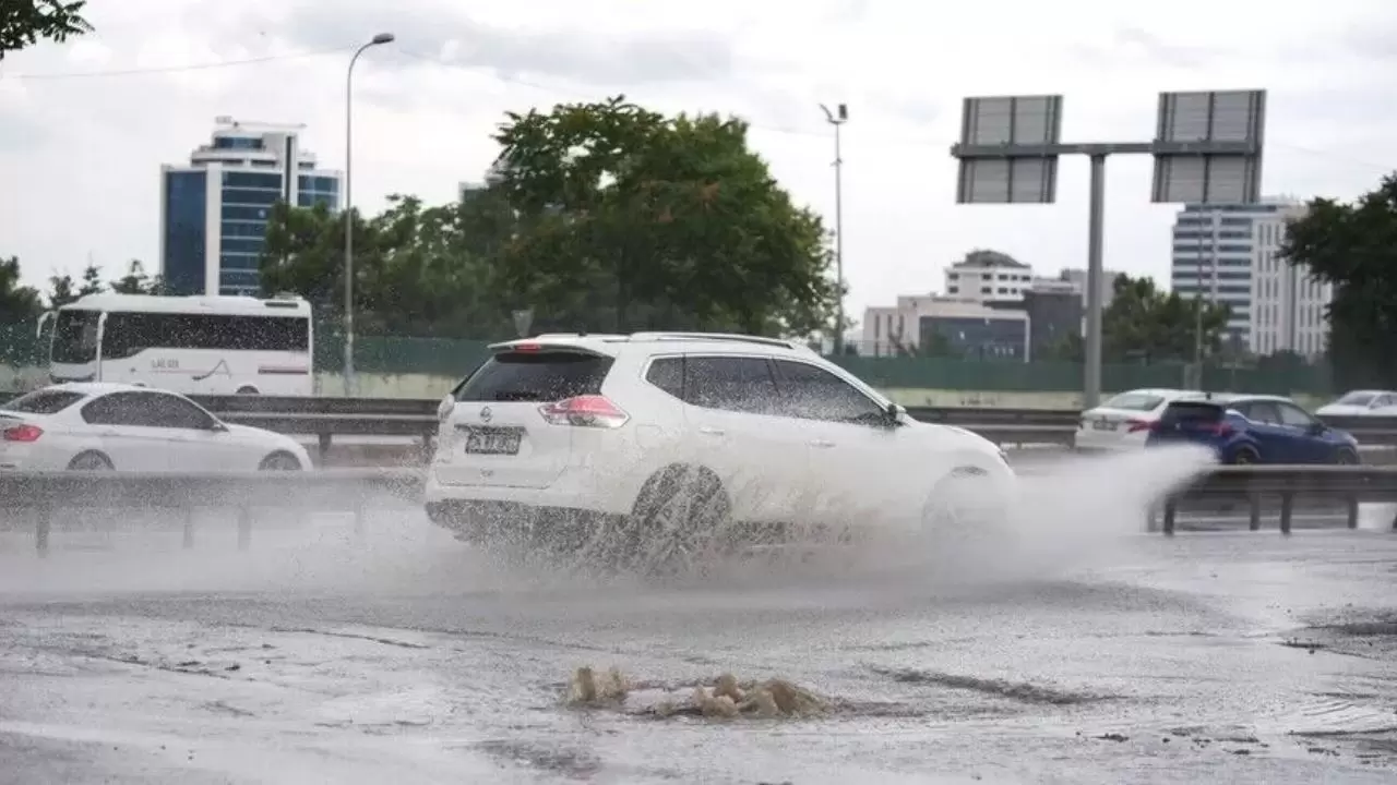 Meteoroloji uyardı: İstanbul ve Bursa'ya sağanak, Karadeniz'de kuvvetli yağış! Rüzgar fırtına şiddetinde 2