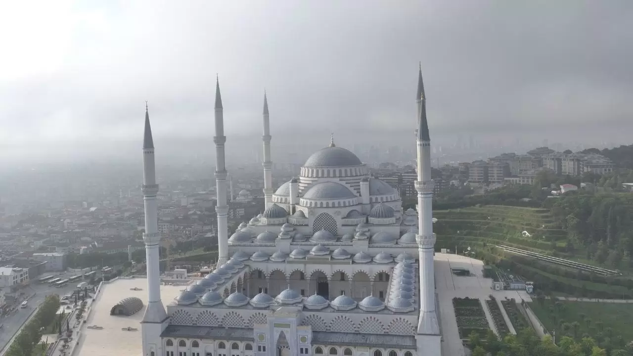Büyük Çamlıca Camisi sis denizinin içinde kaldı! 2