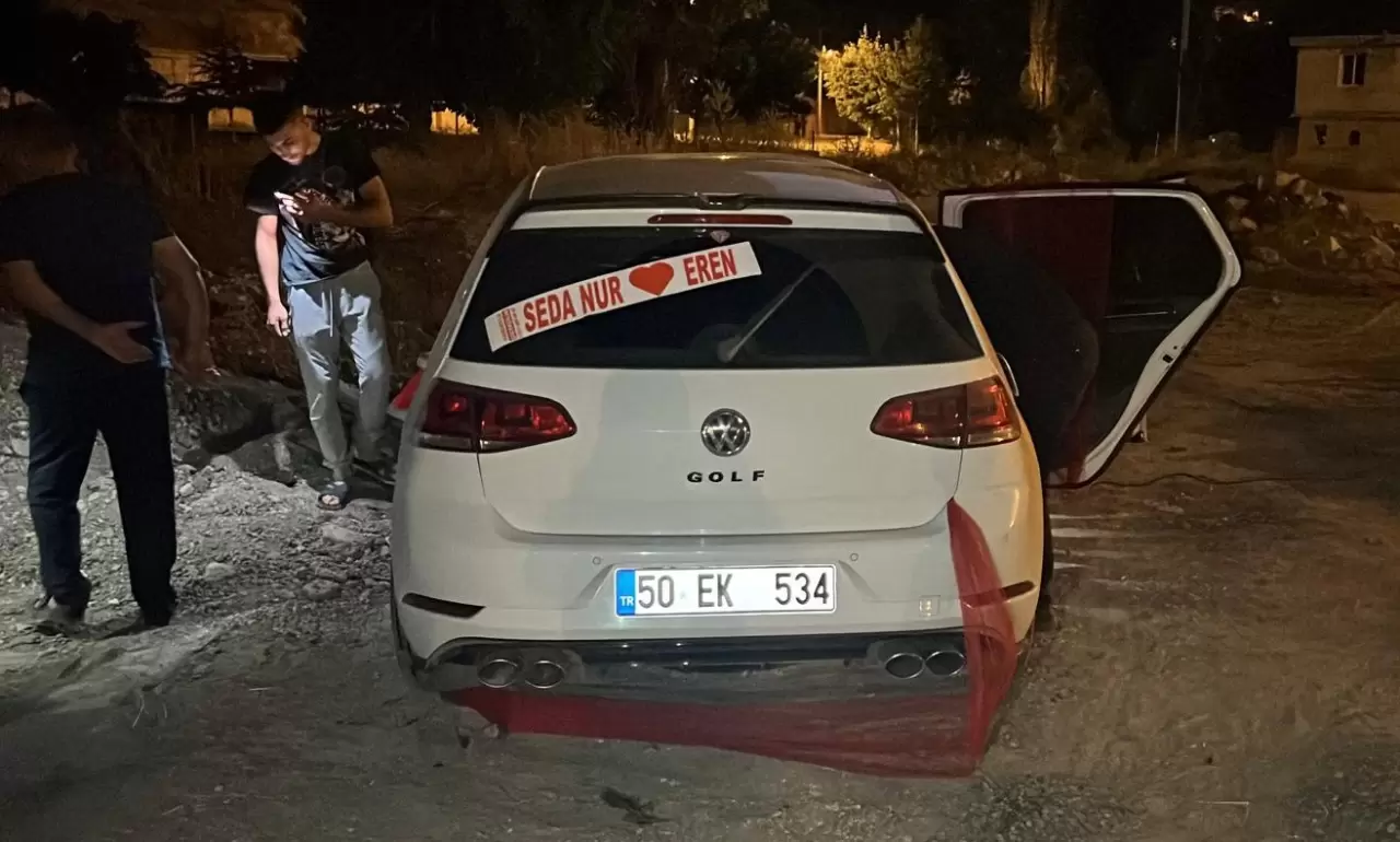 Araç takla attı, gelin ve damat yaralandı 5
