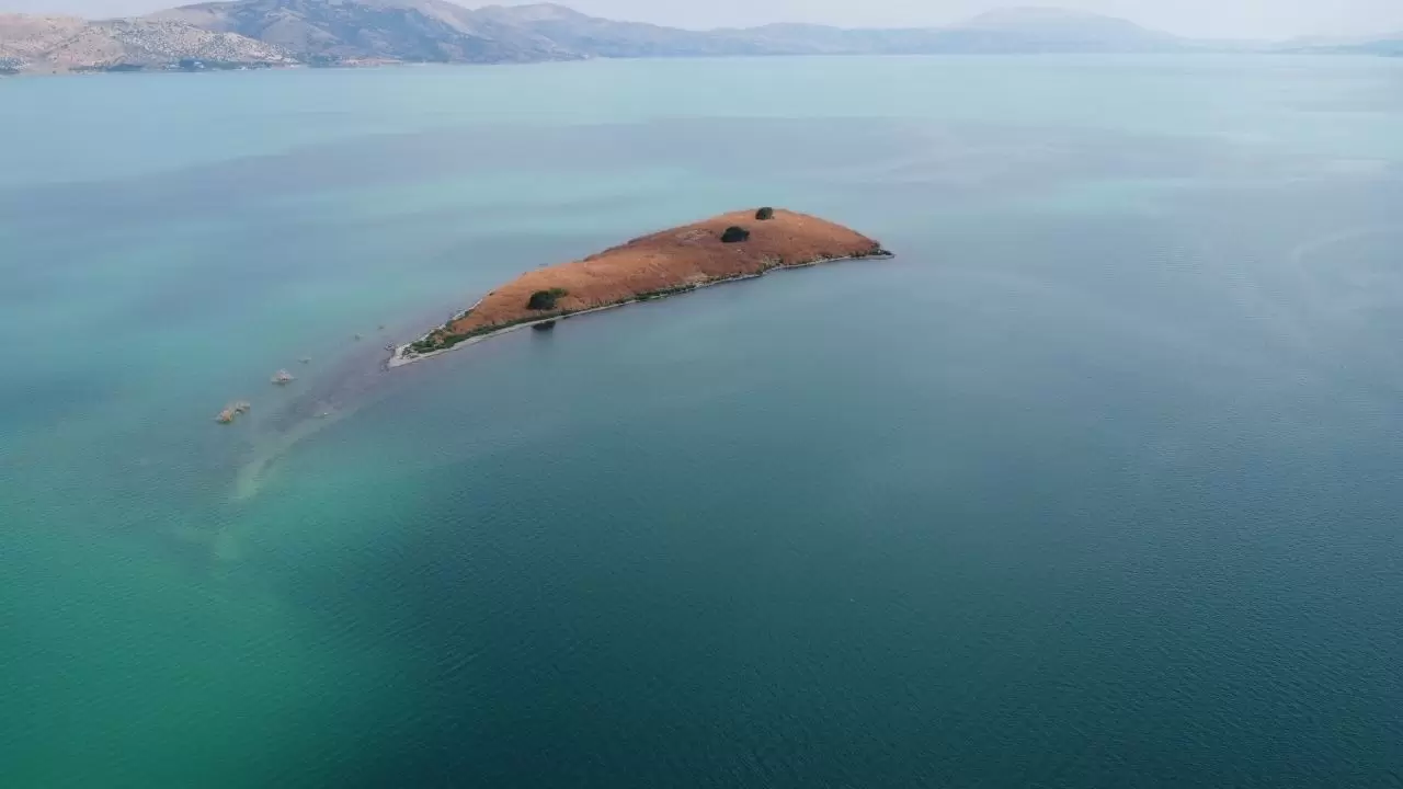 Elazığ'da Hazar Gölü'nün altında tarihi keşif! 14