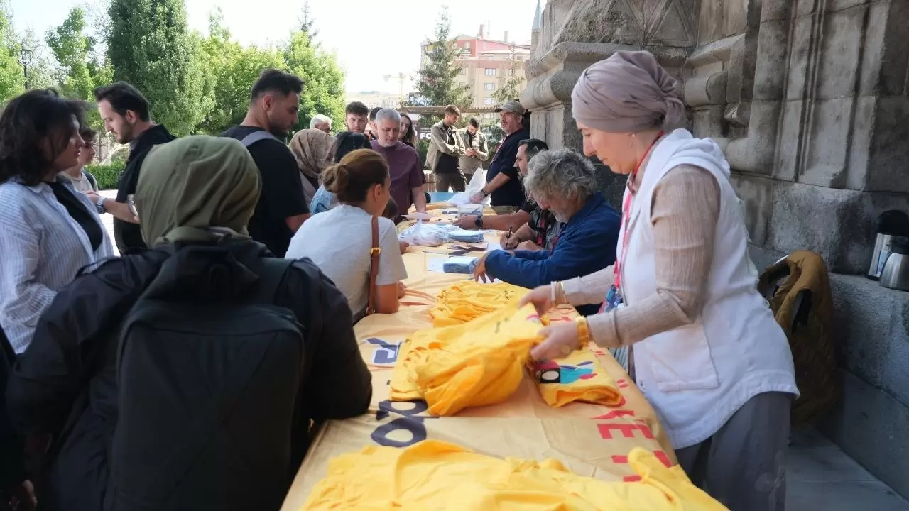 FotoMaraton ve “Osmanlı’nın Mukaddes Emanetleri” sergisi ilgi gördü 12