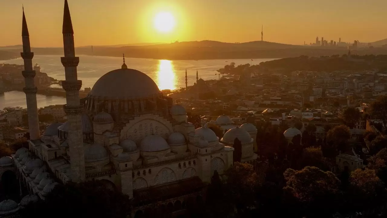 Gün doğumu ve Büyük Çamlıca Camisi aynı karede! 2