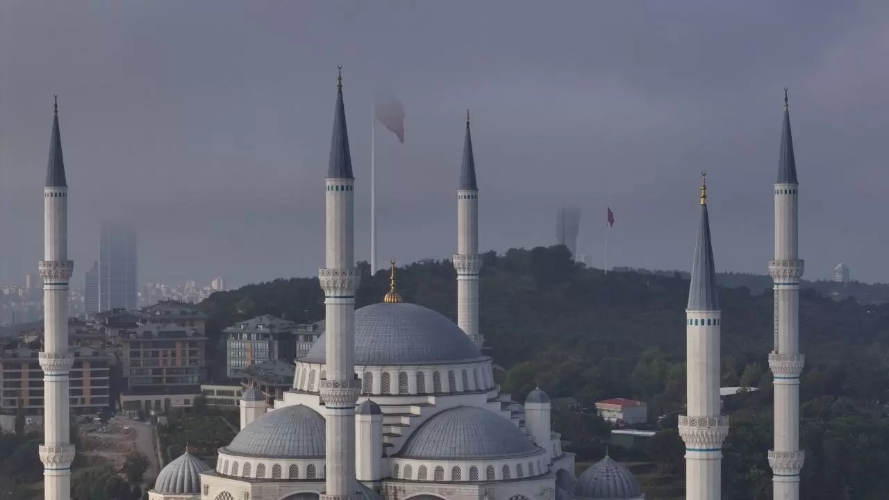 Büyük Çamlıca Camisi sis denizinin içinde kaldı! 4