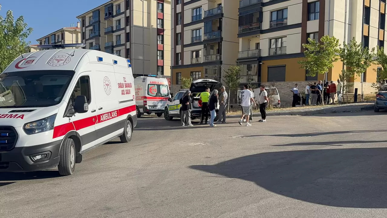 Eskişehir’de otomobil ile kamyonet çarpıştı: 6 yaralı 4