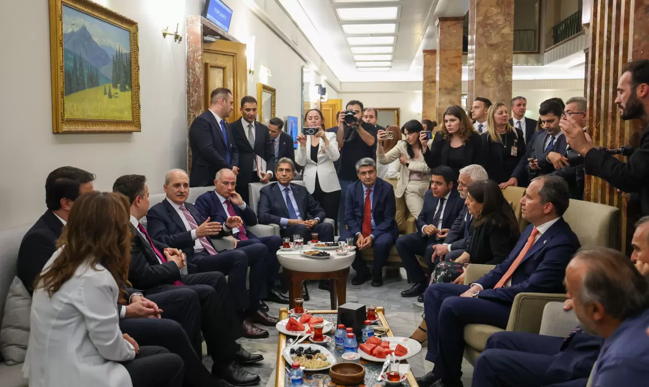 MHP Lideri Bahçeli'den TBMM Başkanı Kurtulmuş'a hediye 2