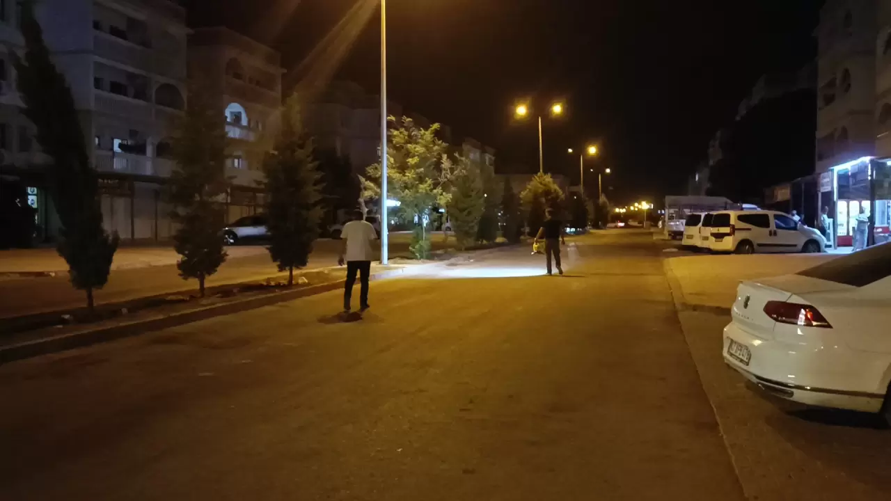 Mardin'de maskeli ve motosikletli 2 şüpheliden iş yerine silahlı saldırı 1