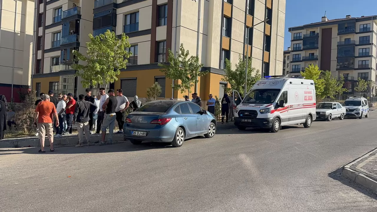 Eskişehir’de otomobil ile kamyonet çarpıştı: 6 yaralı 5