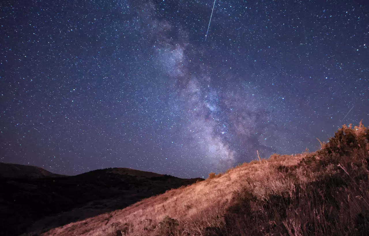 Bitlis'te gökyüzü şöleni! Perseid meteor yağmuru Samanyolu ile buluştu 1