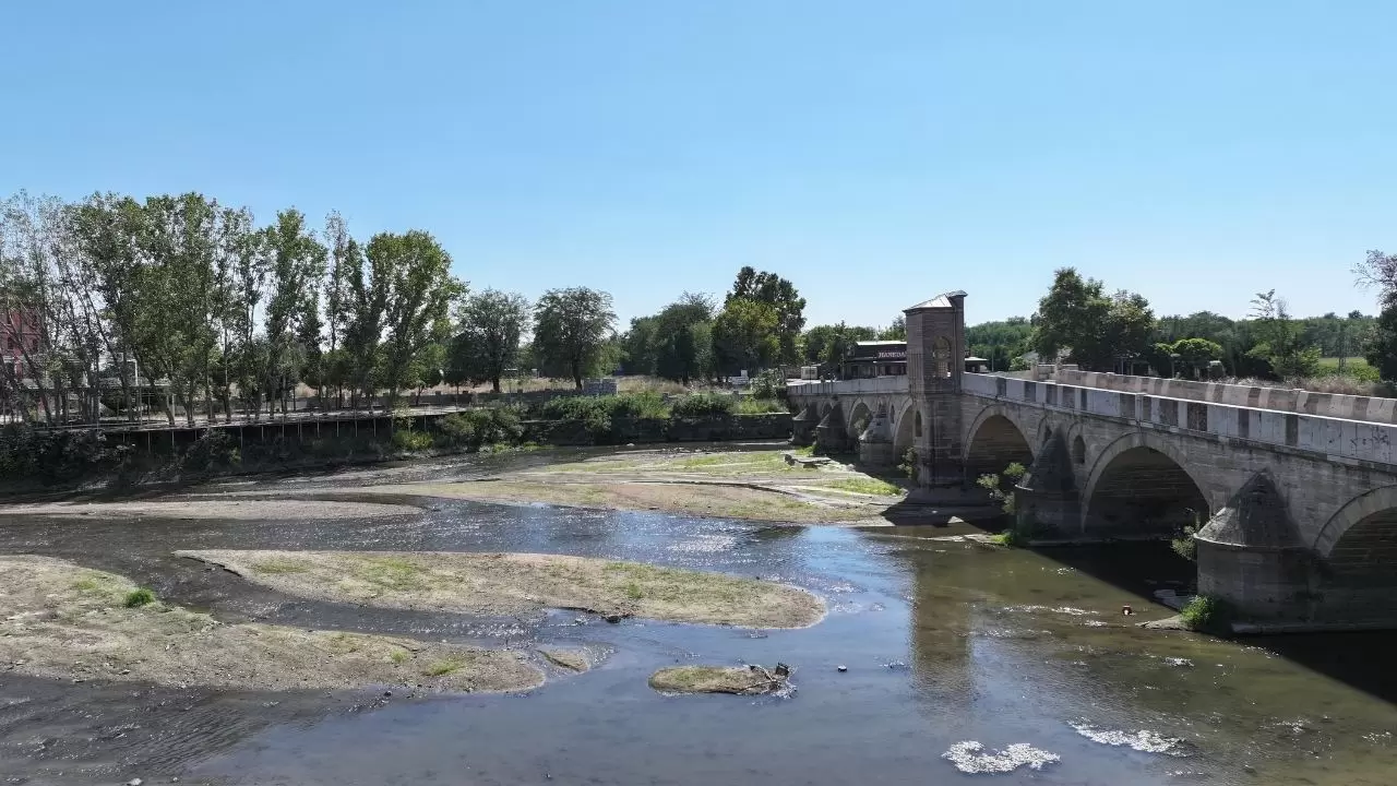Tunca Nehri'nde su seviyesi hızla düşüyor 3