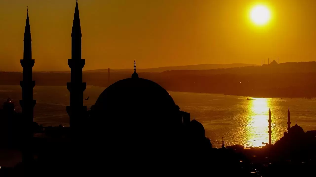 Gün doğumu ve Büyük Çamlıca Camisi aynı karede! 1