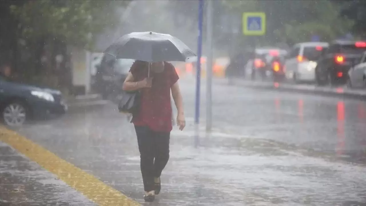 Meteoroloji uyardı: İstanbul ve Bursa'ya sağanak, Karadeniz'de kuvvetli yağış! Rüzgar fırtına şiddetinde 8