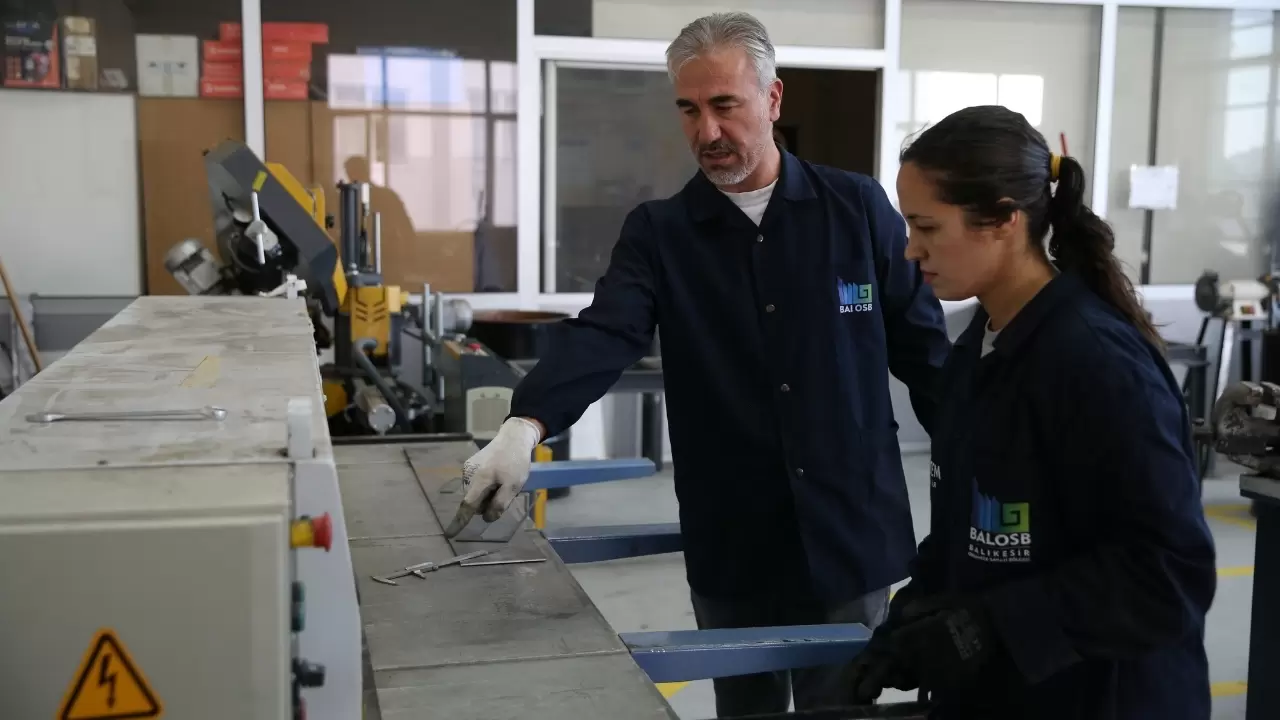 Balıkesir’de kadınlar kaynakçı olarak işbaşı yapacak! 11