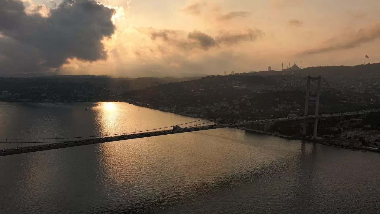 Kız Kulesi ve 15 Temmuz Şehitler Köprüsü eşliğinde güzel görüntü 5